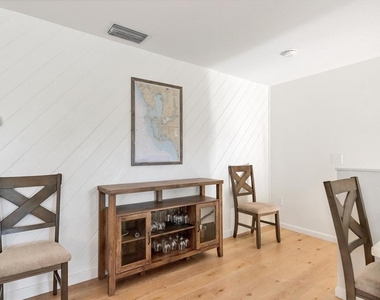 261 Lee Avenue - Photo Thumbnail 10
