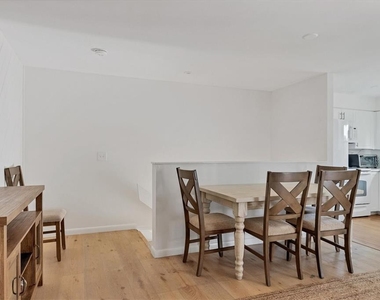 261 Lee Avenue - Photo Thumbnail 11