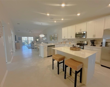 14221 Heritage Landing Boulevard - Photo Thumbnail 3