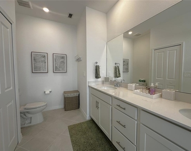 14221 Heritage Landing Boulevard - Photo Thumbnail 12