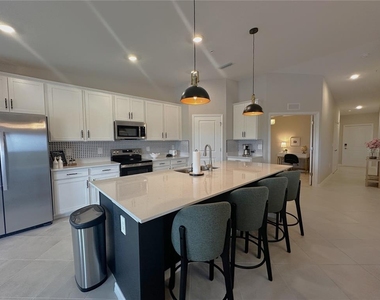 14251 Heritage Landing Boulevard - Photo Thumbnail 6