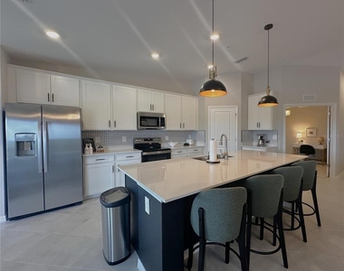 14251 Heritage Landing Boulevard - Photo Thumbnail 8