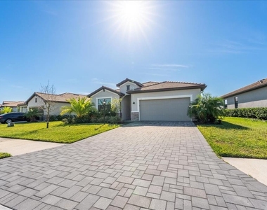 5161 Coral Reef Way - Photo Thumbnail 2
