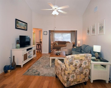 231 Southampton Lane - Photo Thumbnail 9