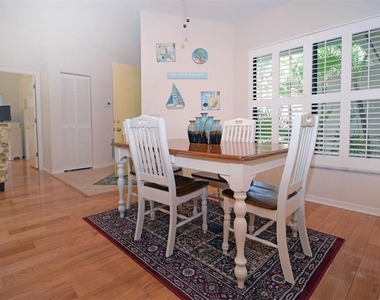 231 Southampton Lane - Photo Thumbnail 4