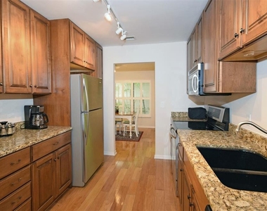 231 Southampton Lane - Photo Thumbnail 7