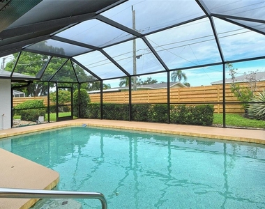 6722 Roxbury Drive - Photo Thumbnail 23