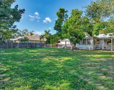 1726 Floyd Street - Photo Thumbnail 38