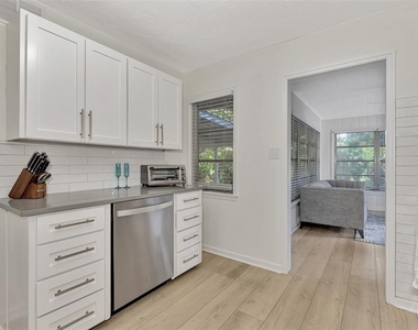 1726 Floyd Street - Photo Thumbnail 19