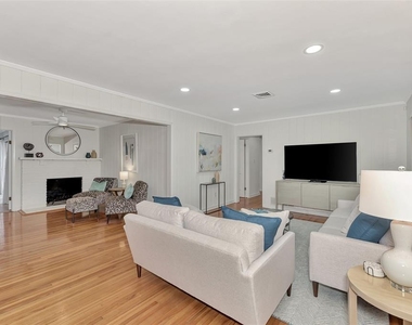 1726 Floyd Street - Photo Thumbnail 7
