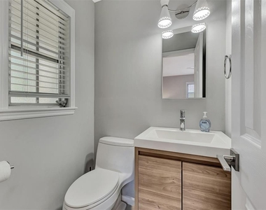 1726 Floyd Street - Photo Thumbnail 26