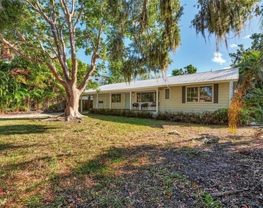 1726 Floyd Street - Photo Thumbnail 2