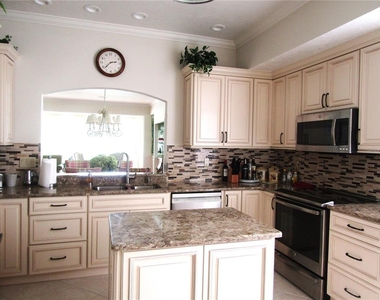 3881 Chatsworth Greene Court - Photo Thumbnail 8