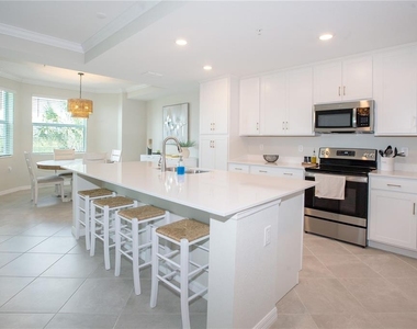 14141 Heritage Landing Boulevard - Photo Thumbnail 8