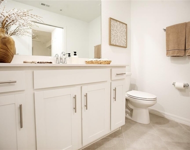 14141 Heritage Landing Boulevard - Photo Thumbnail 18