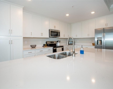 14141 Heritage Landing Boulevard - Photo Thumbnail 6