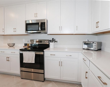 14141 Heritage Landing Boulevard - Photo Thumbnail 9