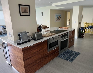 2425 Gulf Of Mexico Drive - Photo Thumbnail 4