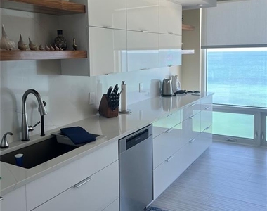 2425 Gulf Of Mexico Drive - Photo Thumbnail 3
