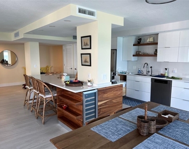2425 Gulf Of Mexico Drive - Photo Thumbnail 8