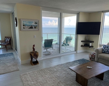 2425 Gulf Of Mexico Drive - Photo Thumbnail 12