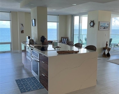 2425 Gulf Of Mexico Drive - Photo Thumbnail 2