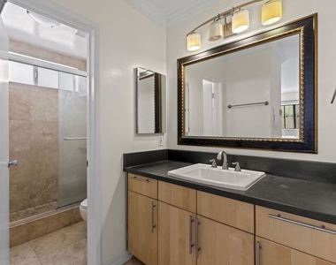 1033 6th Street - Photo Thumbnail 5