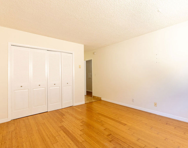 1033 6th Street - Photo Thumbnail 8