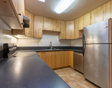 1033 6th Street - Photo Thumbnail 13