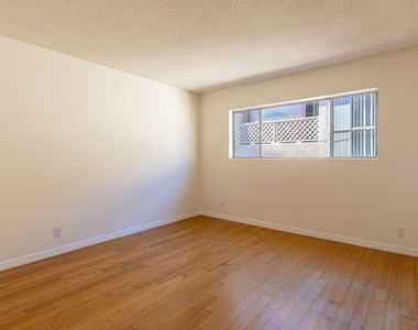 1033 6th Street - Photo Thumbnail 5