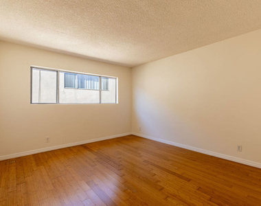 1033 6th Street - Photo Thumbnail 9