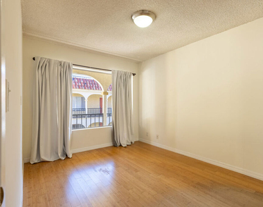 1033 6th Street - Photo Thumbnail 12