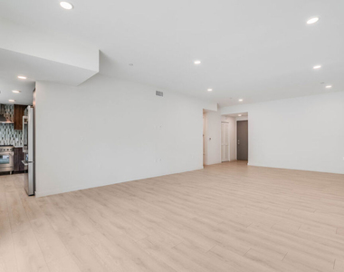 1021 S Shenandoah Street - Photo Thumbnail 1
