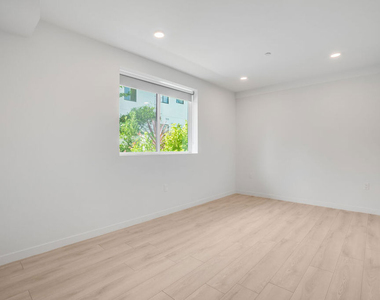 1021 S Shenandoah Street - Photo Thumbnail 4