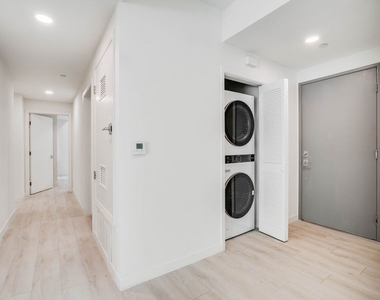 1021 S Shenandoah Street - Photo Thumbnail 12