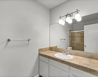1342 Harvard Street - Photo Thumbnail 13