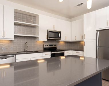 411 W Commerce St - Photo Thumbnail 56