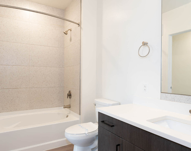 411 W Commerce St - Photo Thumbnail 17