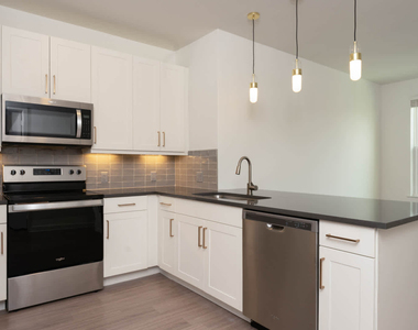 411 W Commerce St - Photo Thumbnail 3