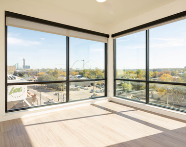 411 W Commerce St - Photo Thumbnail 14