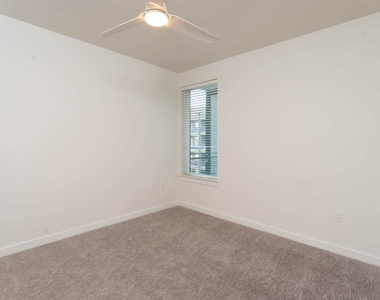 411 W Commerce St - Photo Thumbnail 59