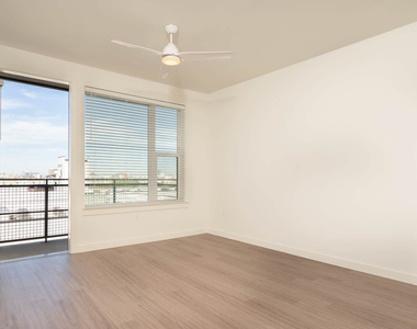 411 W Commerce St - Photo Thumbnail 12