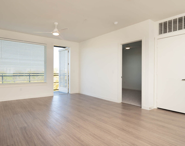 411 W Commerce St - Photo Thumbnail 51