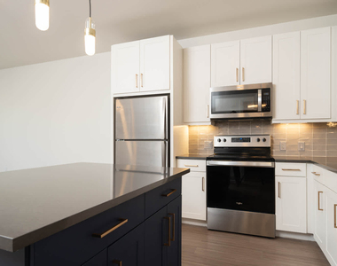 411 W Commerce St - Photo Thumbnail 2