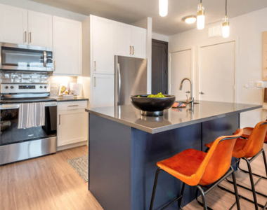411 W Commerce St - Photo Thumbnail 5