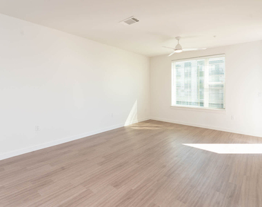 411 W Commerce St - Photo Thumbnail 67