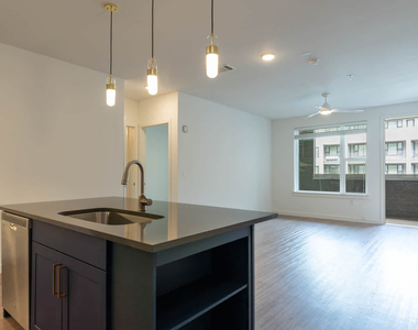 411 W Commerce St - Photo Thumbnail 8