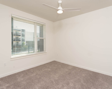 411 W Commerce St - Photo Thumbnail 64