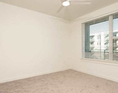 411 W Commerce St - Photo Thumbnail 19