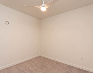 411 W Commerce St - Photo Thumbnail 70